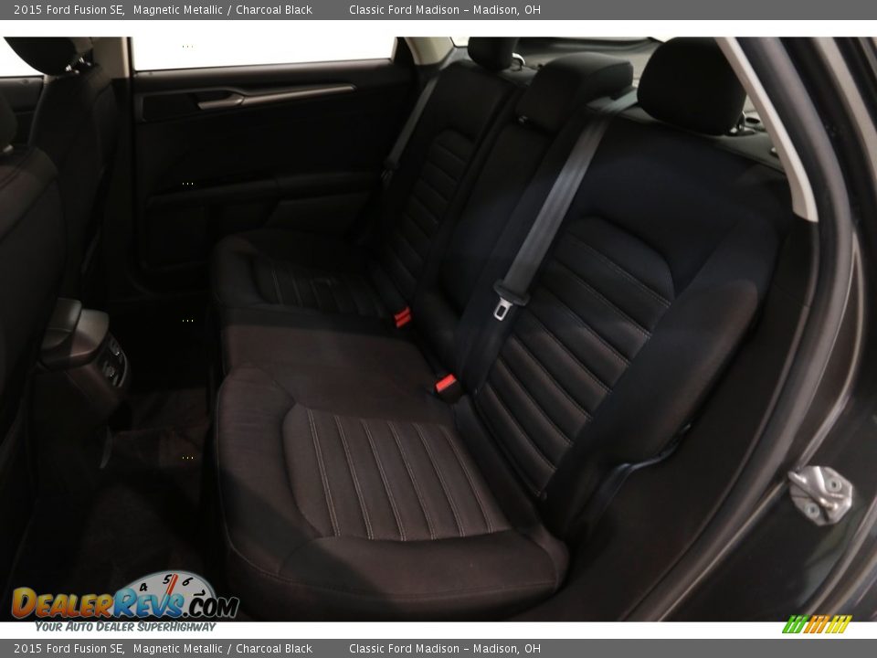 2015 Ford Fusion SE Magnetic Metallic / Charcoal Black Photo #17