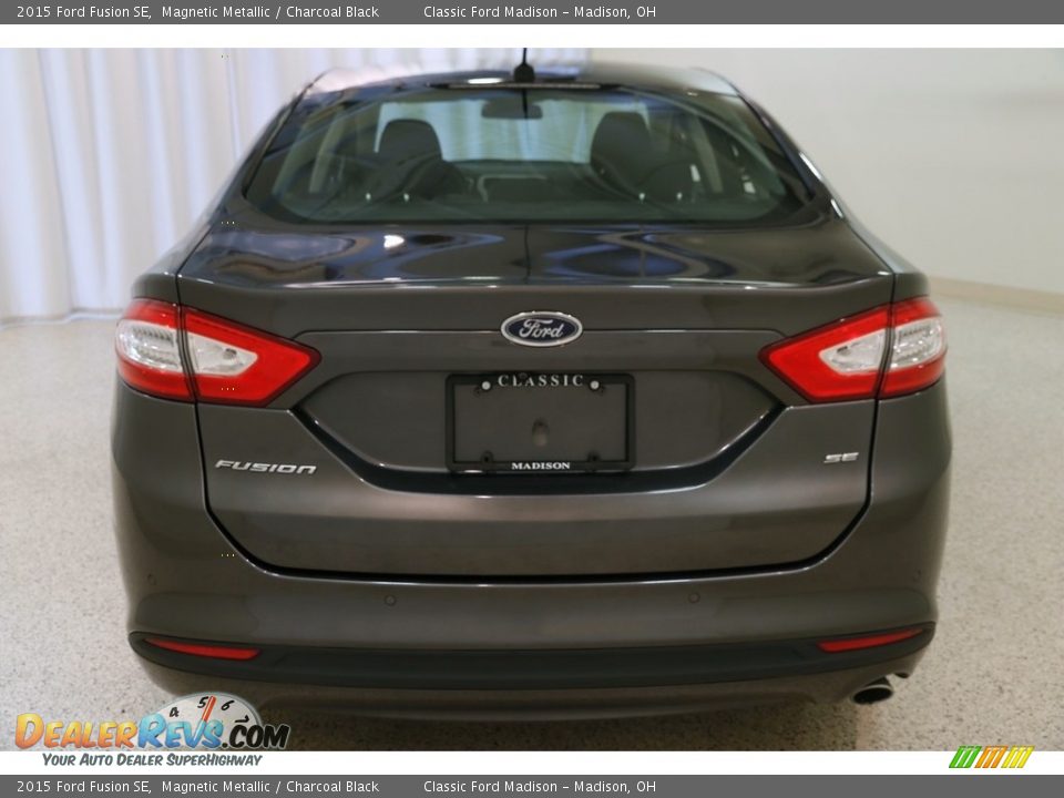 2015 Ford Fusion SE Magnetic Metallic / Charcoal Black Photo #18