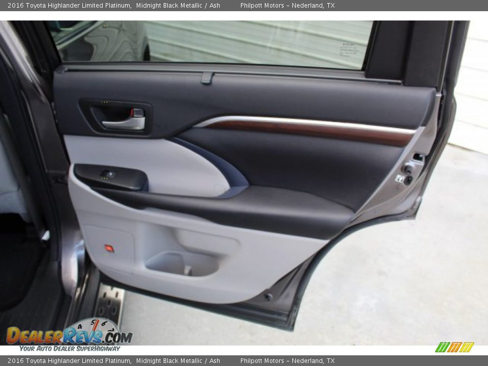 2016 Toyota Highlander Limited Platinum Midnight Black Metallic / Ash Photo #29
