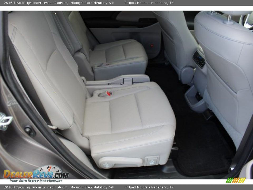 2016 Toyota Highlander Limited Platinum Midnight Black Metallic / Ash Photo #30