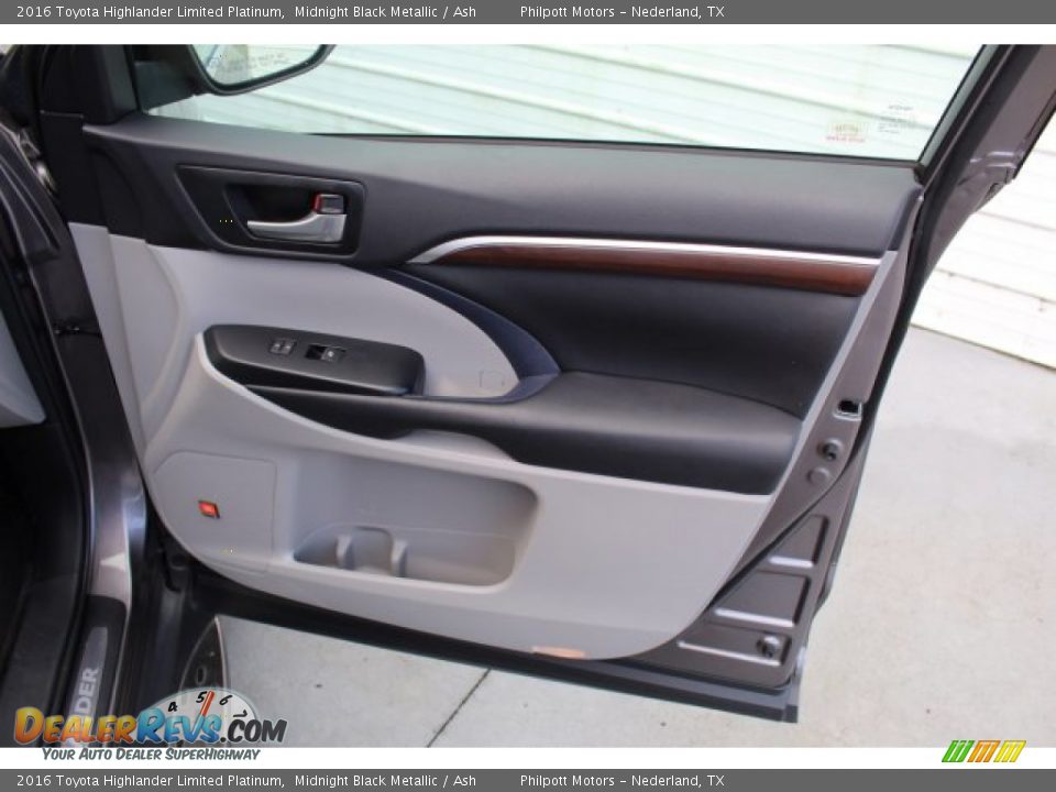 2016 Toyota Highlander Limited Platinum Midnight Black Metallic / Ash Photo #31