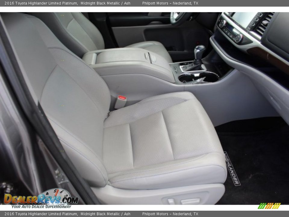 2016 Toyota Highlander Limited Platinum Midnight Black Metallic / Ash Photo #32