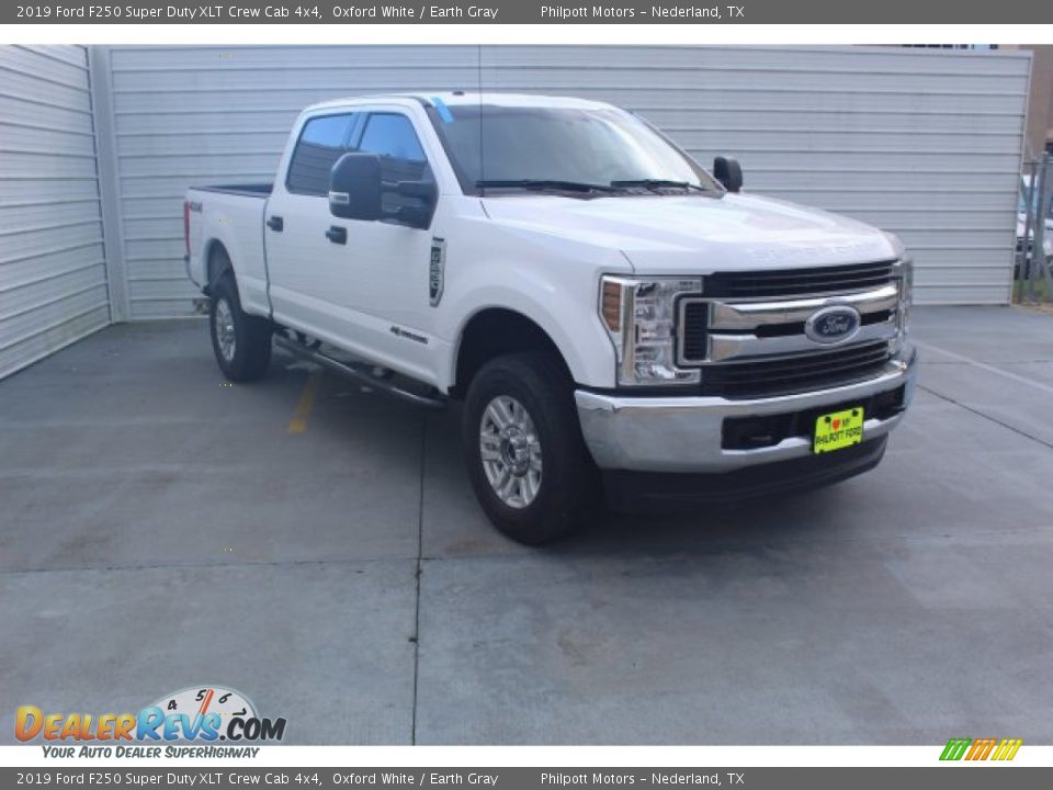 2019 Ford F250 Super Duty XLT Crew Cab 4x4 Oxford White / Earth Gray Photo #2