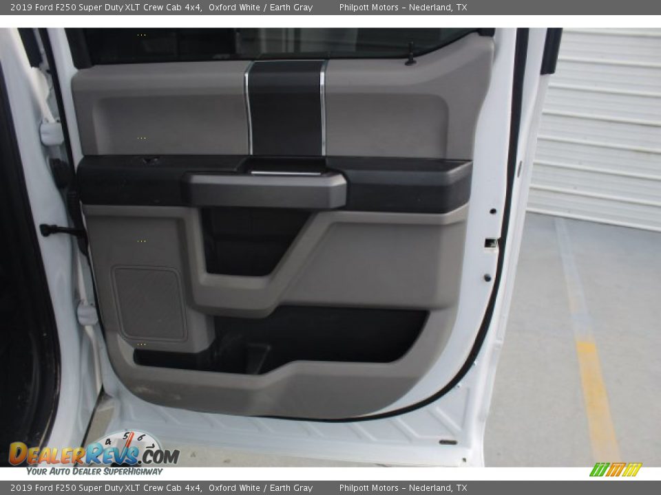 2019 Ford F250 Super Duty XLT Crew Cab 4x4 Oxford White / Earth Gray Photo #24