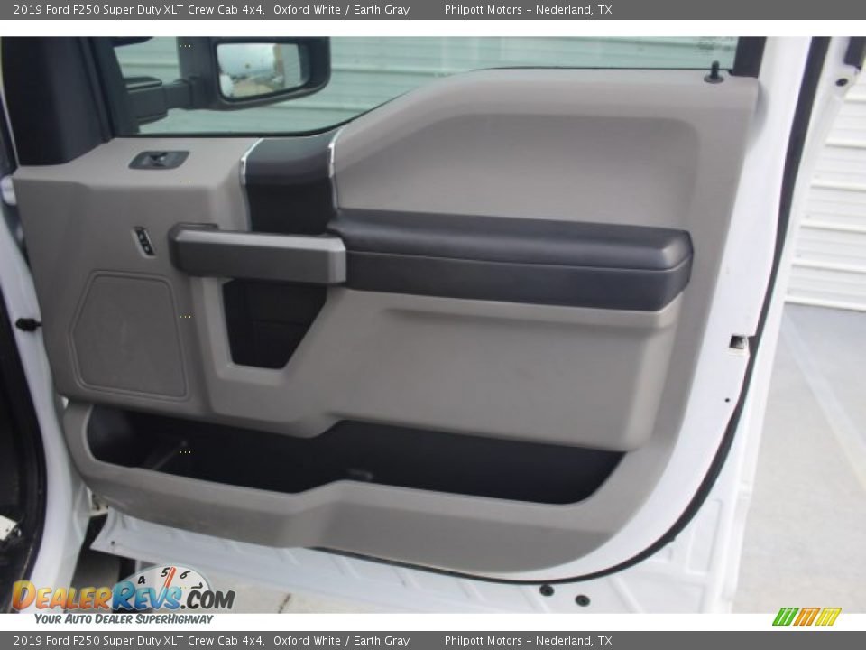 2019 Ford F250 Super Duty XLT Crew Cab 4x4 Oxford White / Earth Gray Photo #26