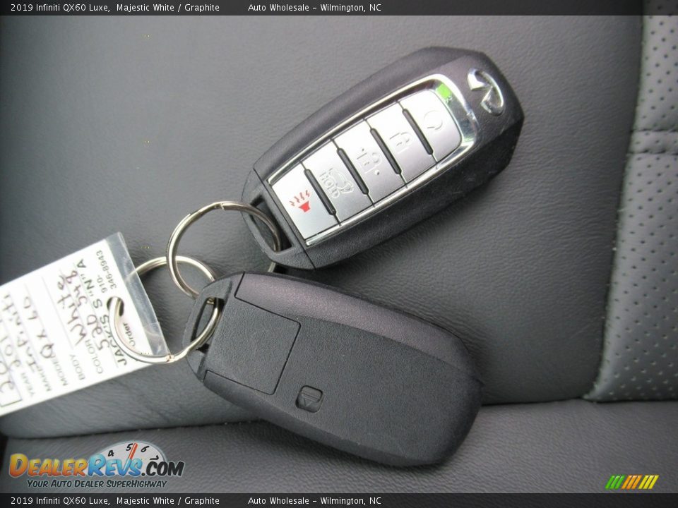 2019 Infiniti QX60 Luxe Majestic White / Graphite Photo #20