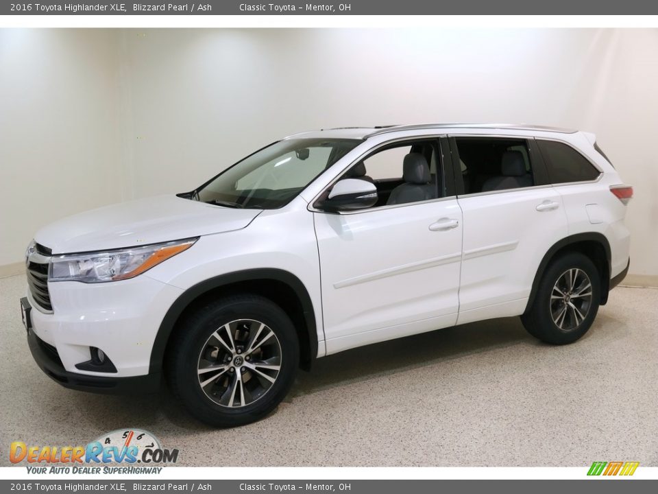 2016 Toyota Highlander XLE Blizzard Pearl / Ash Photo #3