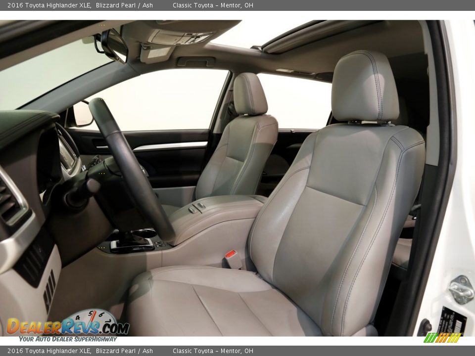 2016 Toyota Highlander XLE Blizzard Pearl / Ash Photo #5