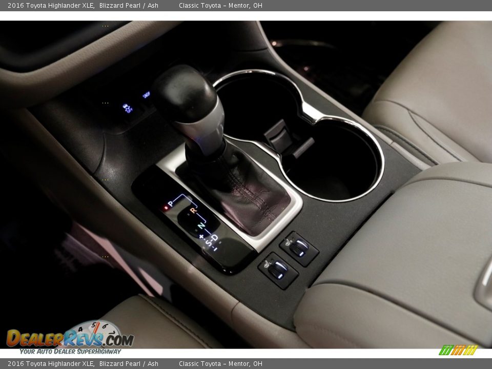 2016 Toyota Highlander XLE Blizzard Pearl / Ash Photo #13