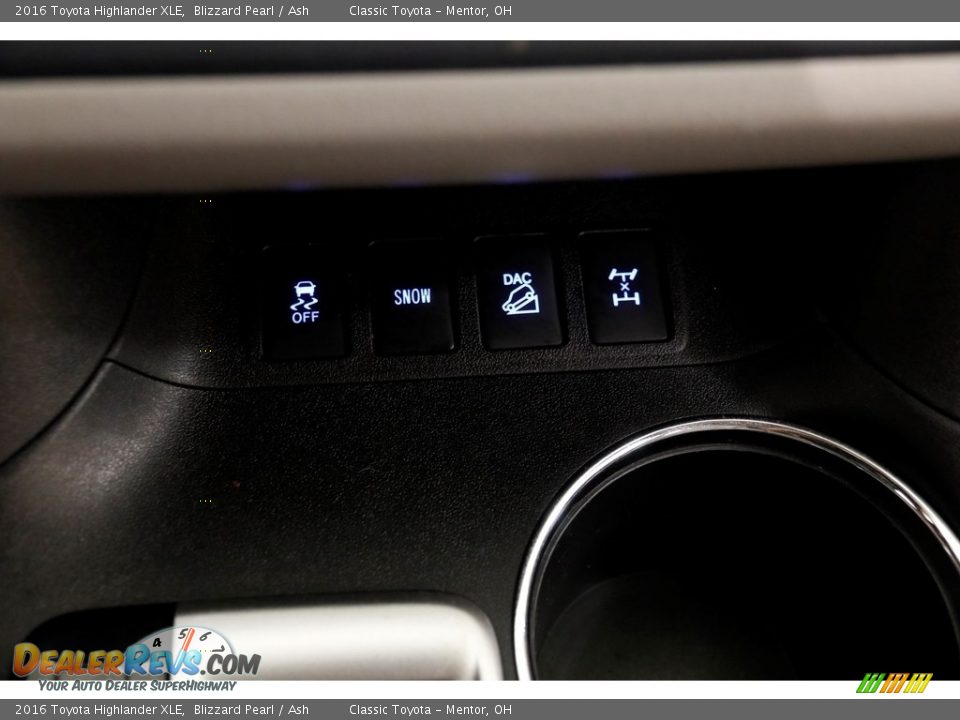 2016 Toyota Highlander XLE Blizzard Pearl / Ash Photo #15