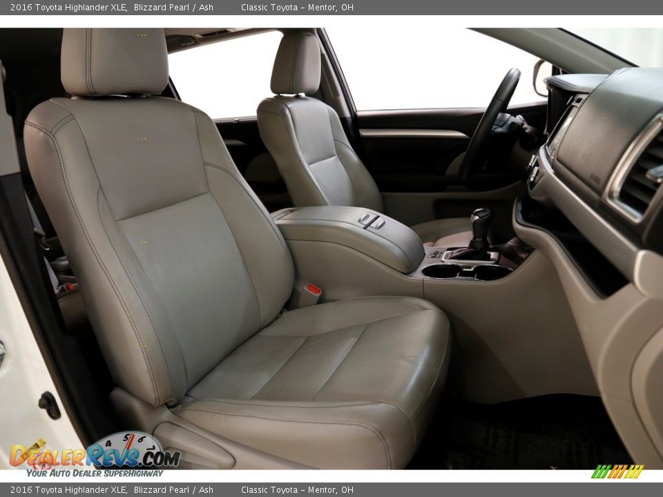 2016 Toyota Highlander XLE Blizzard Pearl / Ash Photo #16