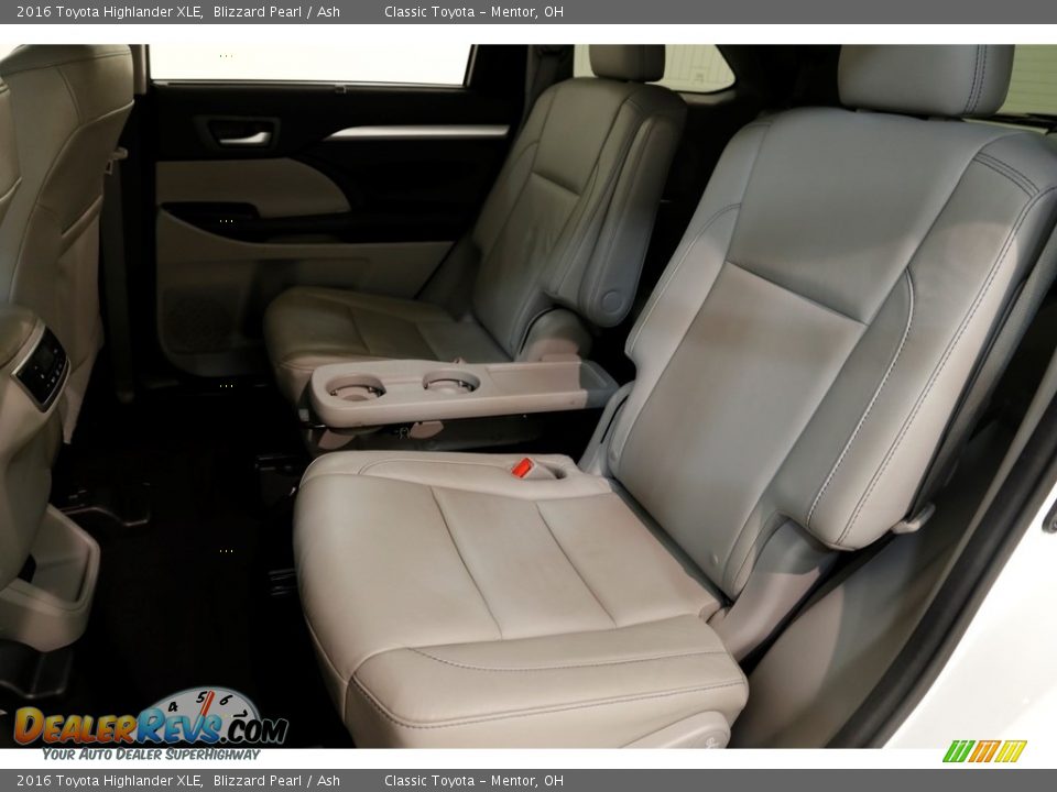 2016 Toyota Highlander XLE Blizzard Pearl / Ash Photo #18