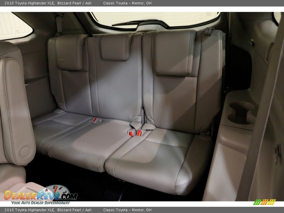 2016 Toyota Highlander XLE Blizzard Pearl / Ash Photo #19