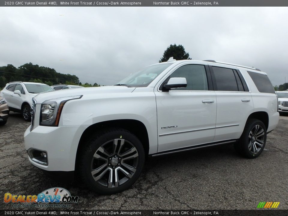 Front 3/4 View of 2020 GMC Yukon Denali 4WD Photo #1