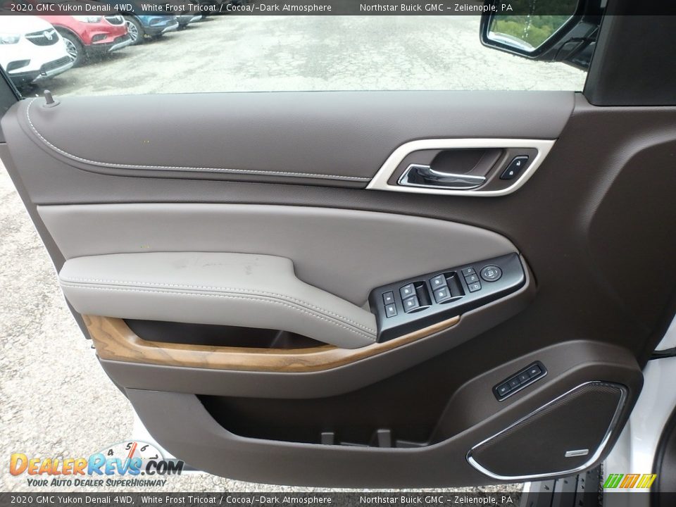 Door Panel of 2020 GMC Yukon Denali 4WD Photo #17