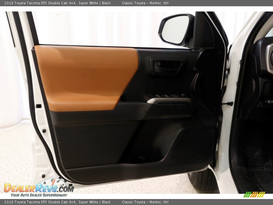 2019 Toyota Tacoma SR5 Double Cab 4x4 Super White / Black Photo #4