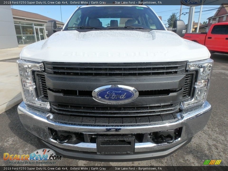 2019 Ford F250 Super Duty XL Crew Cab 4x4 Oxford White / Earth Gray Photo #2
