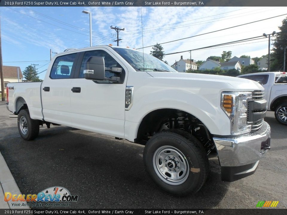2019 Ford F250 Super Duty XL Crew Cab 4x4 Oxford White / Earth Gray Photo #3