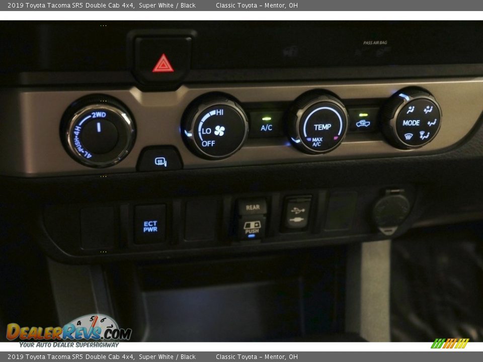 2019 Toyota Tacoma SR5 Double Cab 4x4 Super White / Black Photo #14