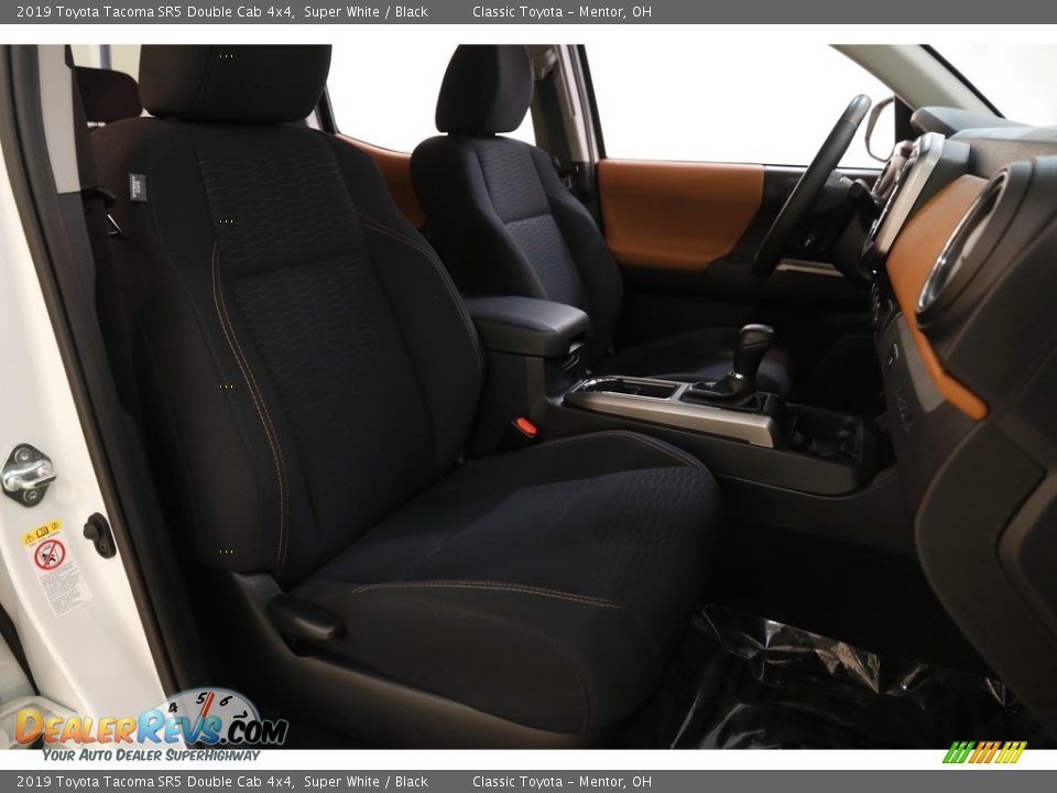 2019 Toyota Tacoma SR5 Double Cab 4x4 Super White / Black Photo #16