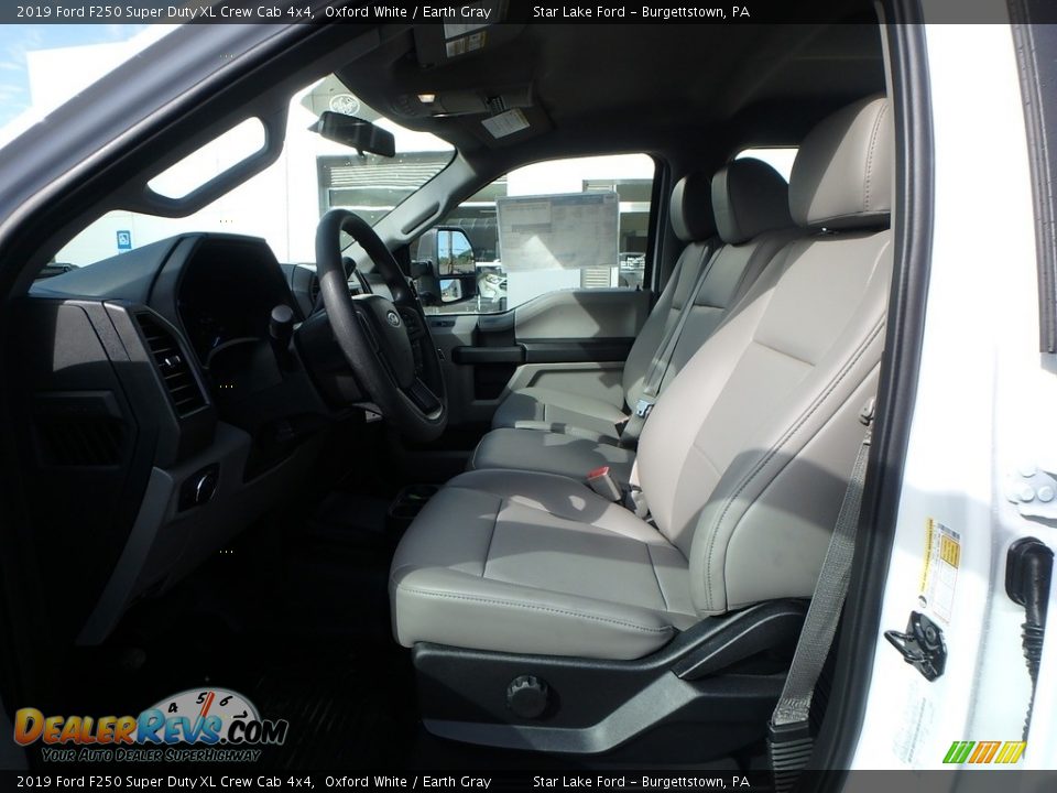 2019 Ford F250 Super Duty XL Crew Cab 4x4 Oxford White / Earth Gray Photo #12