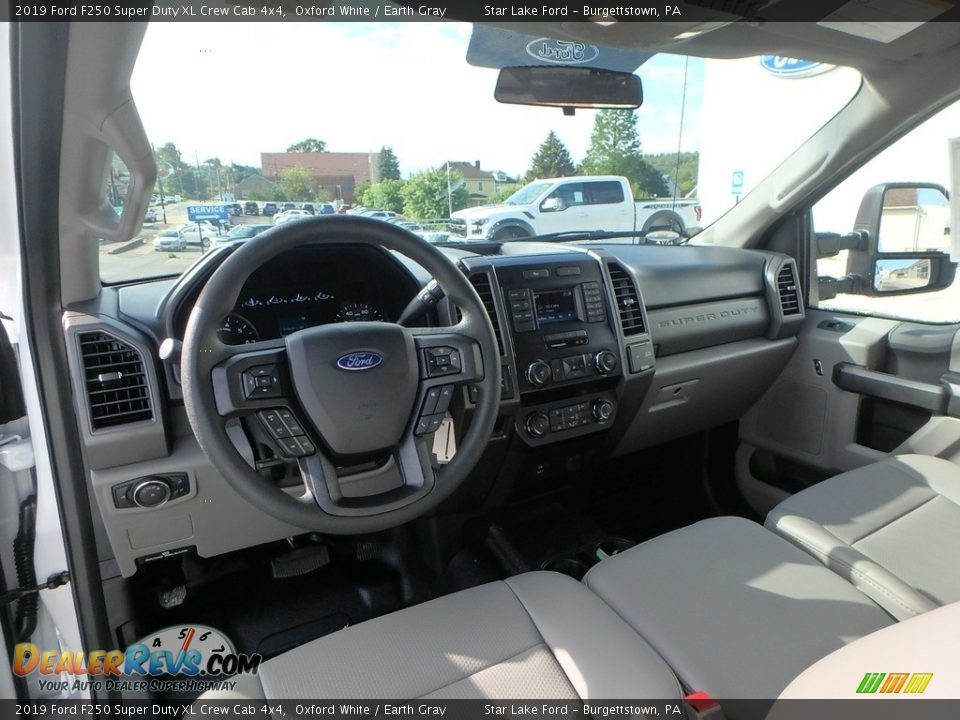 2019 Ford F250 Super Duty XL Crew Cab 4x4 Oxford White / Earth Gray Photo #14