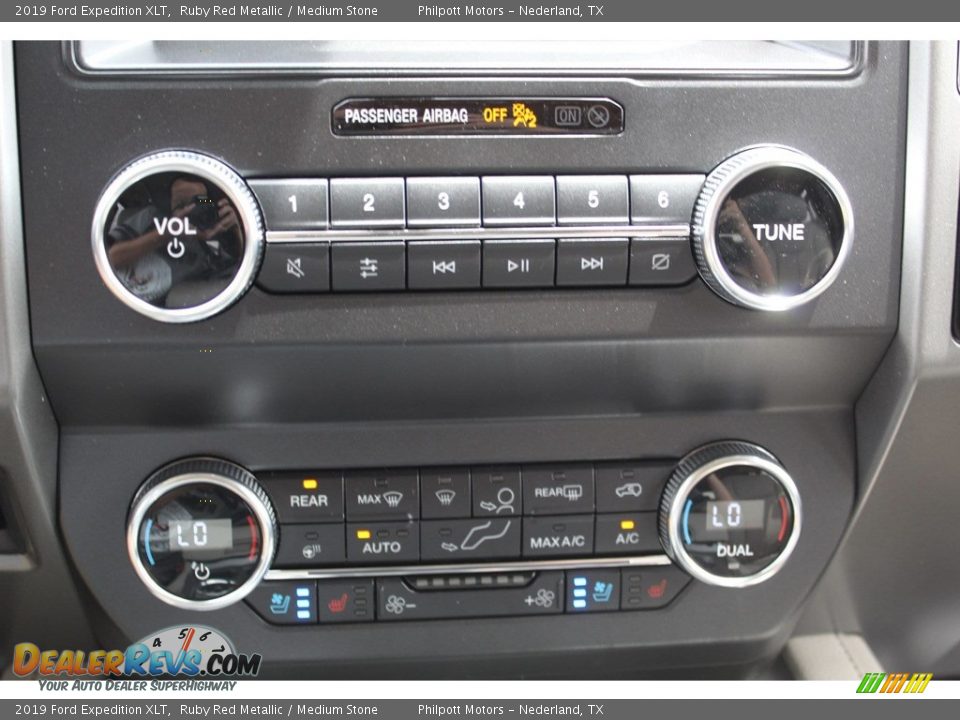 2019 Ford Expedition XLT Ruby Red Metallic / Medium Stone Photo #17