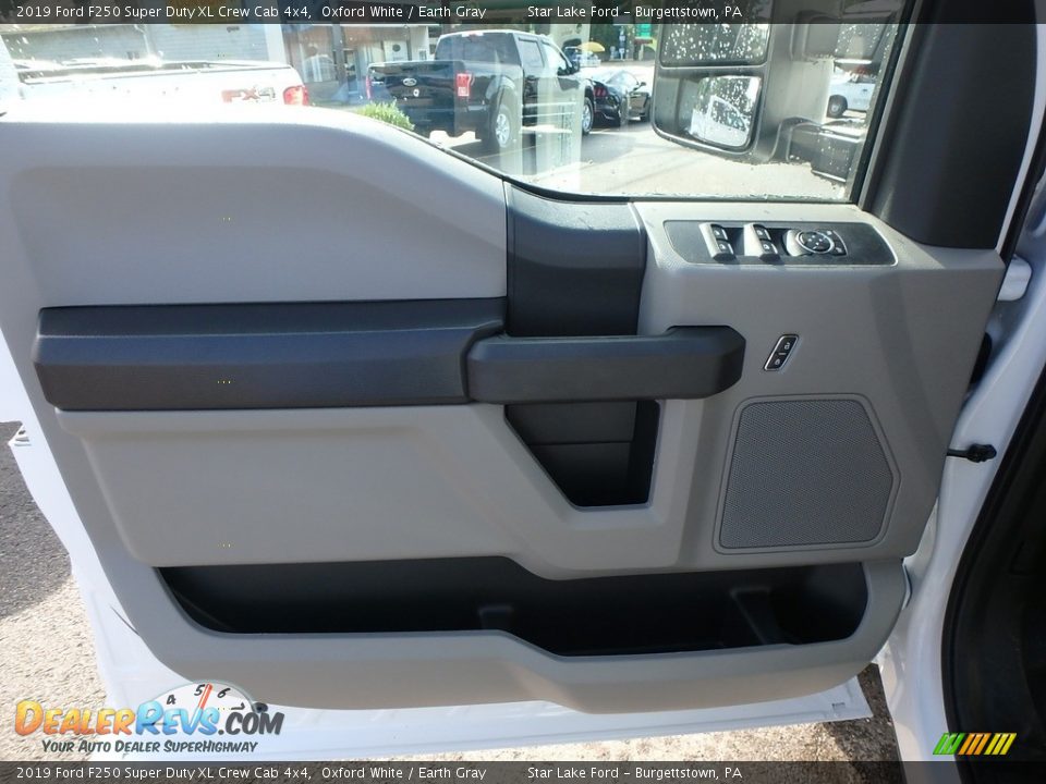 2019 Ford F250 Super Duty XL Crew Cab 4x4 Oxford White / Earth Gray Photo #15