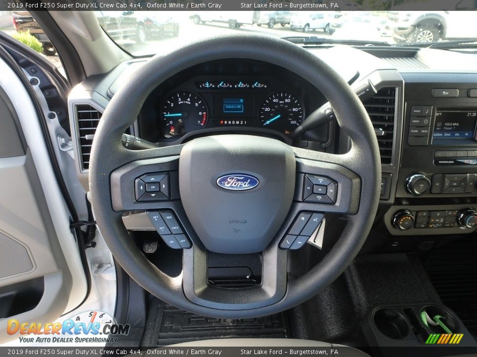 2019 Ford F250 Super Duty XL Crew Cab 4x4 Oxford White / Earth Gray Photo #16
