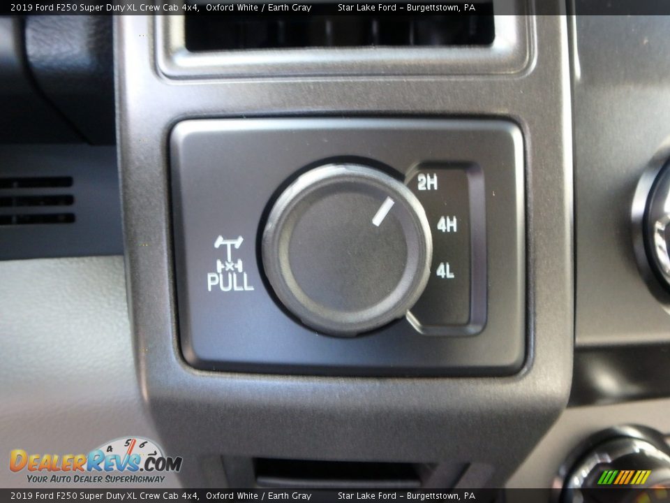 2019 Ford F250 Super Duty XL Crew Cab 4x4 Oxford White / Earth Gray Photo #17