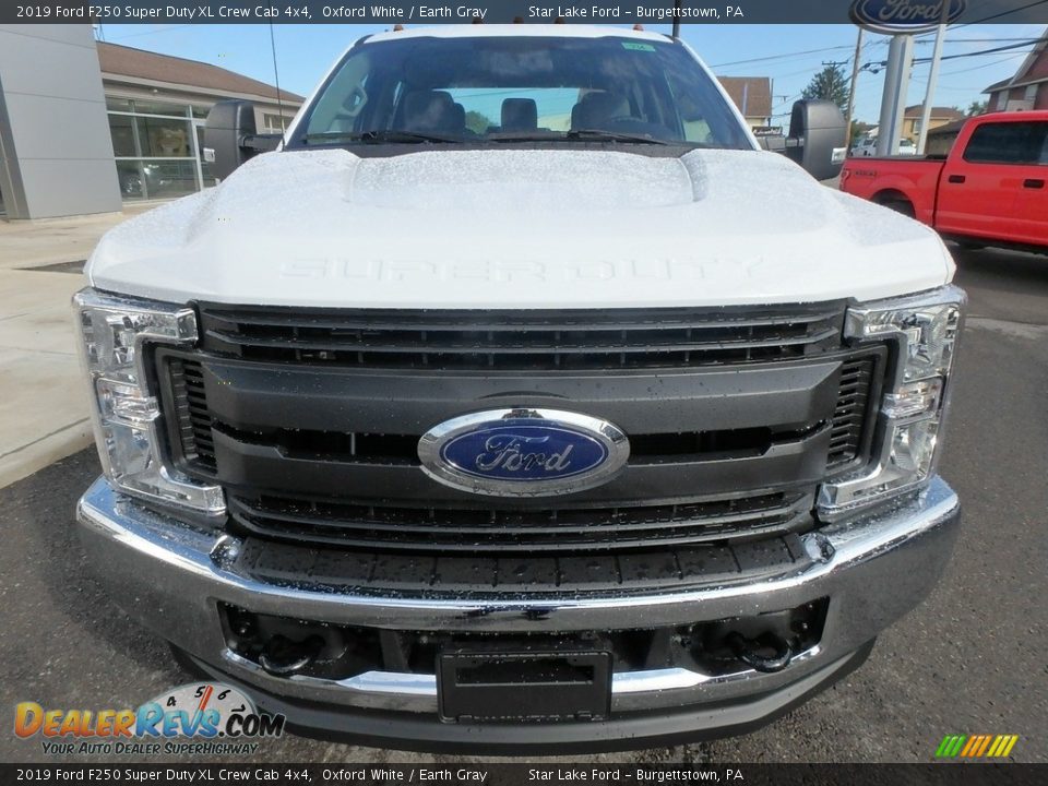 2019 Ford F250 Super Duty XL Crew Cab 4x4 Oxford White / Earth Gray Photo #2
