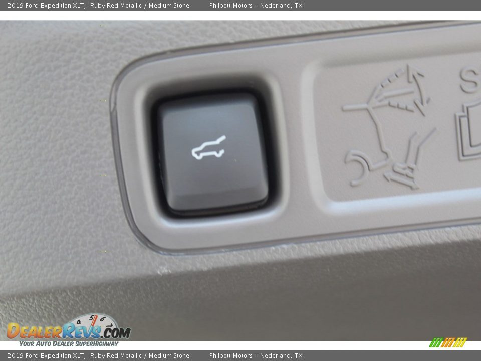 2019 Ford Expedition XLT Ruby Red Metallic / Medium Stone Photo #24