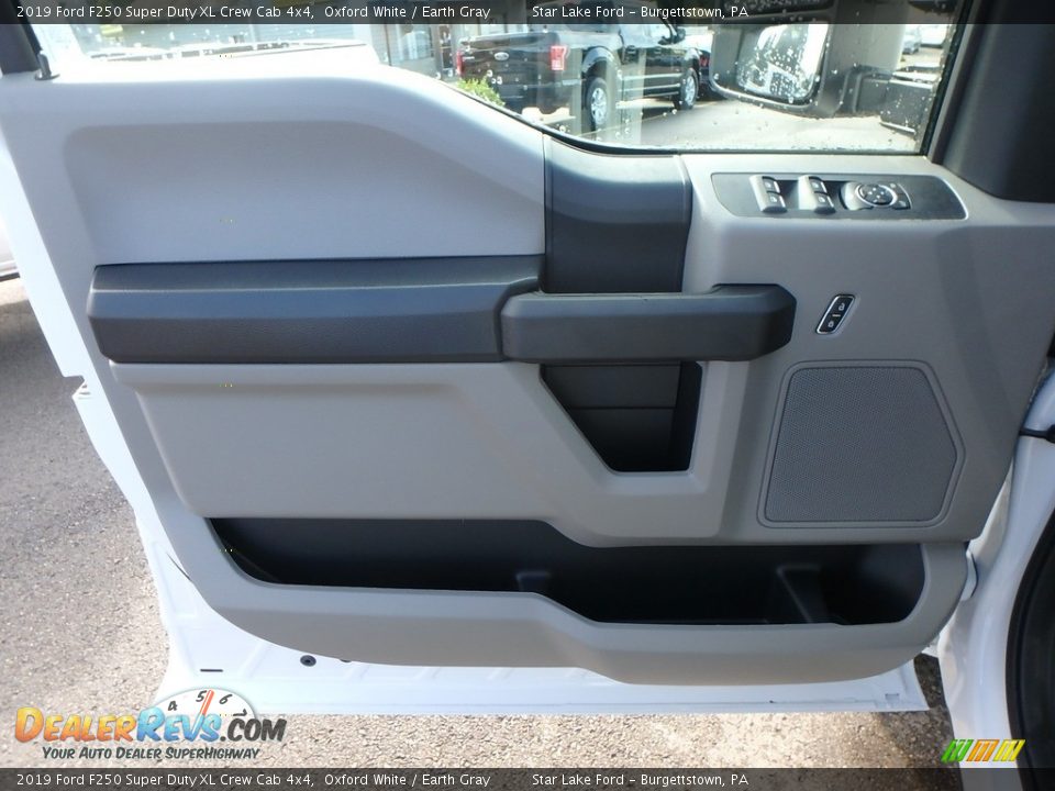 2019 Ford F250 Super Duty XL Crew Cab 4x4 Oxford White / Earth Gray Photo #15
