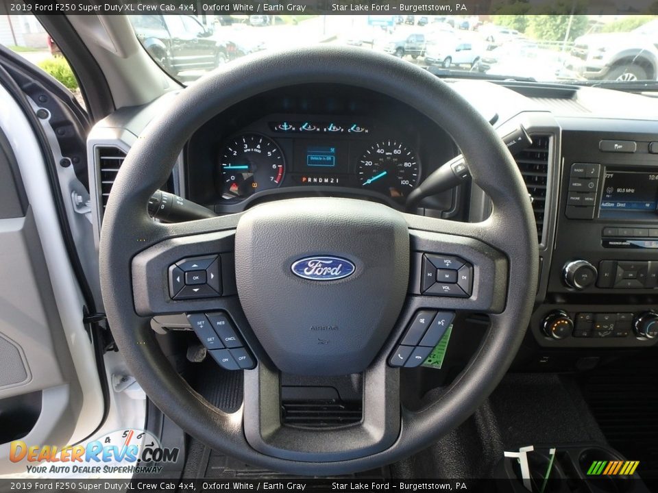 2019 Ford F250 Super Duty XL Crew Cab 4x4 Oxford White / Earth Gray Photo #16