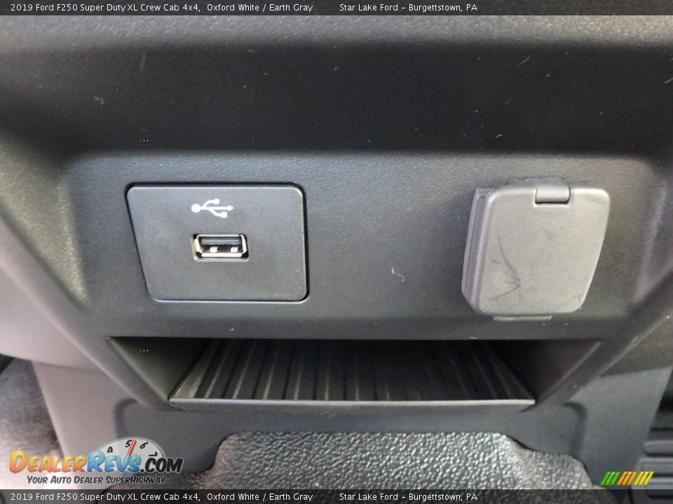 2019 Ford F250 Super Duty XL Crew Cab 4x4 Oxford White / Earth Gray Photo #20