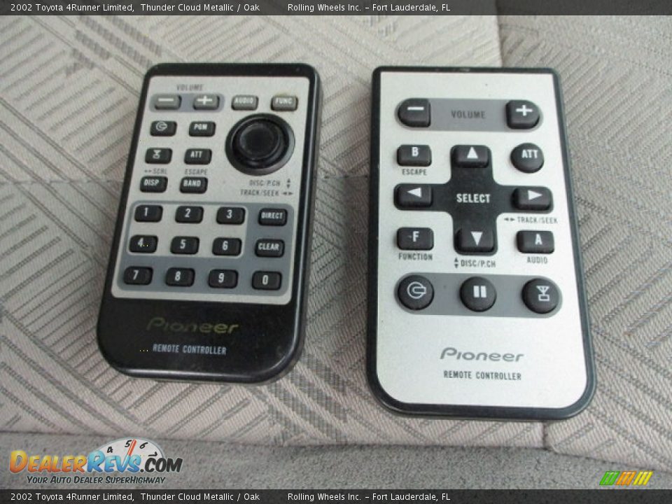 2002 Toyota 4Runner Limited Thunder Cloud Metallic / Oak Photo #23