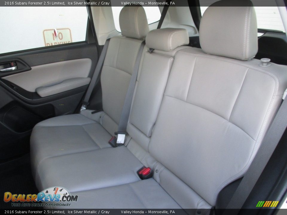 2016 Subaru Forester 2.5i Limited Ice Silver Metallic / Gray Photo #11