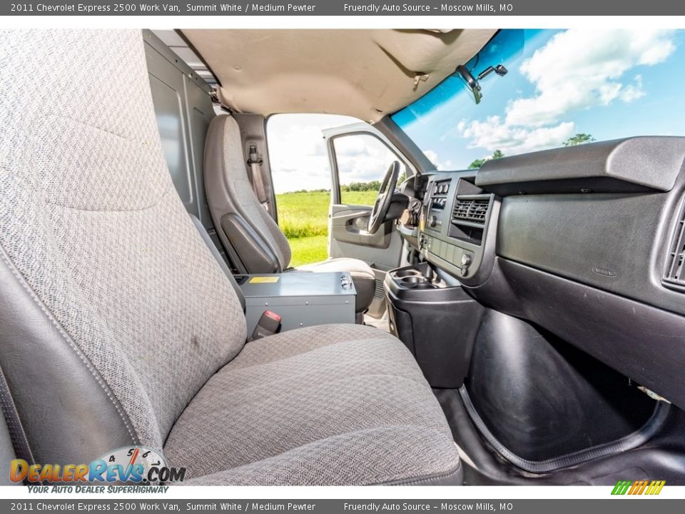 2011 Chevrolet Express 2500 Work Van Summit White / Medium Pewter Photo #30