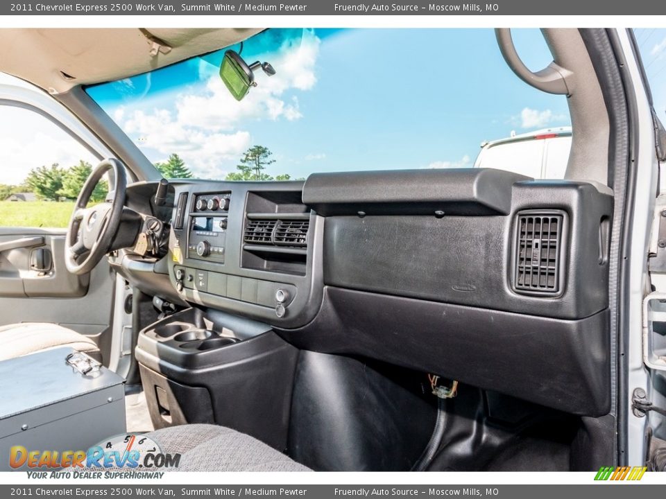 2011 Chevrolet Express 2500 Work Van Summit White / Medium Pewter Photo #31