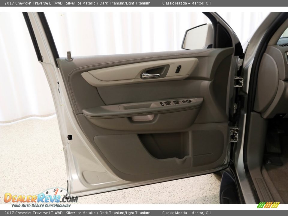 2017 Chevrolet Traverse LT AWD Silver Ice Metallic / Dark Titanium/Light Titanium Photo #4