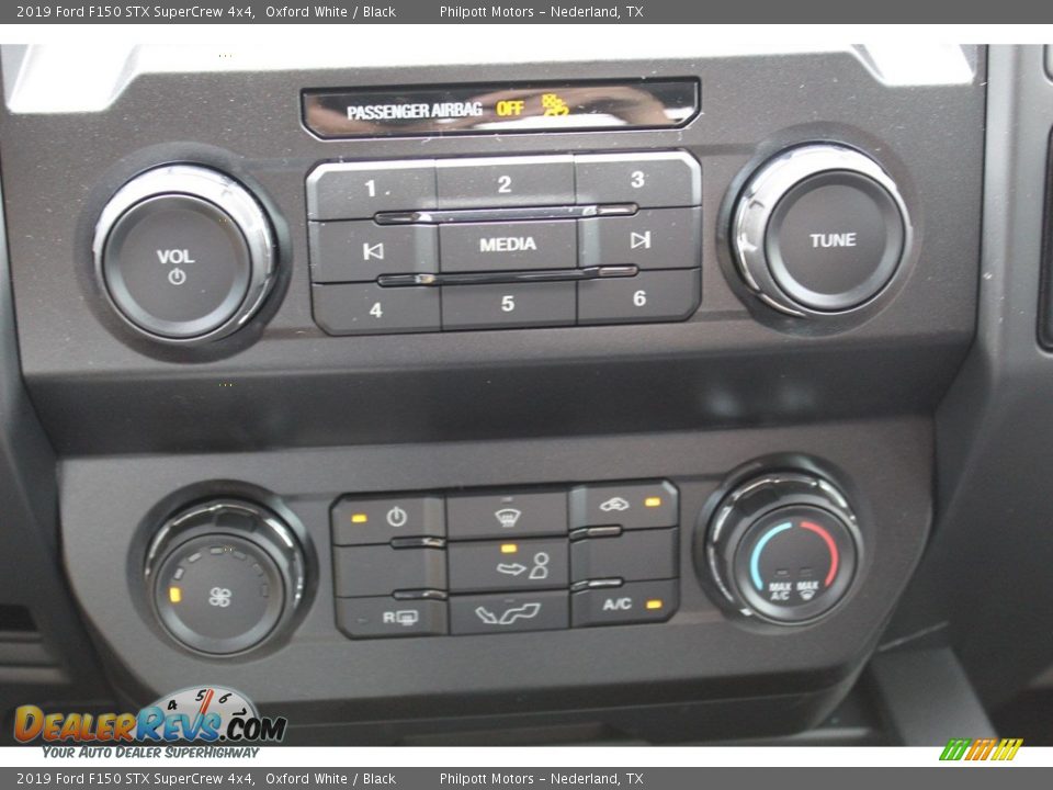 2019 Ford F150 STX SuperCrew 4x4 Oxford White / Black Photo #17