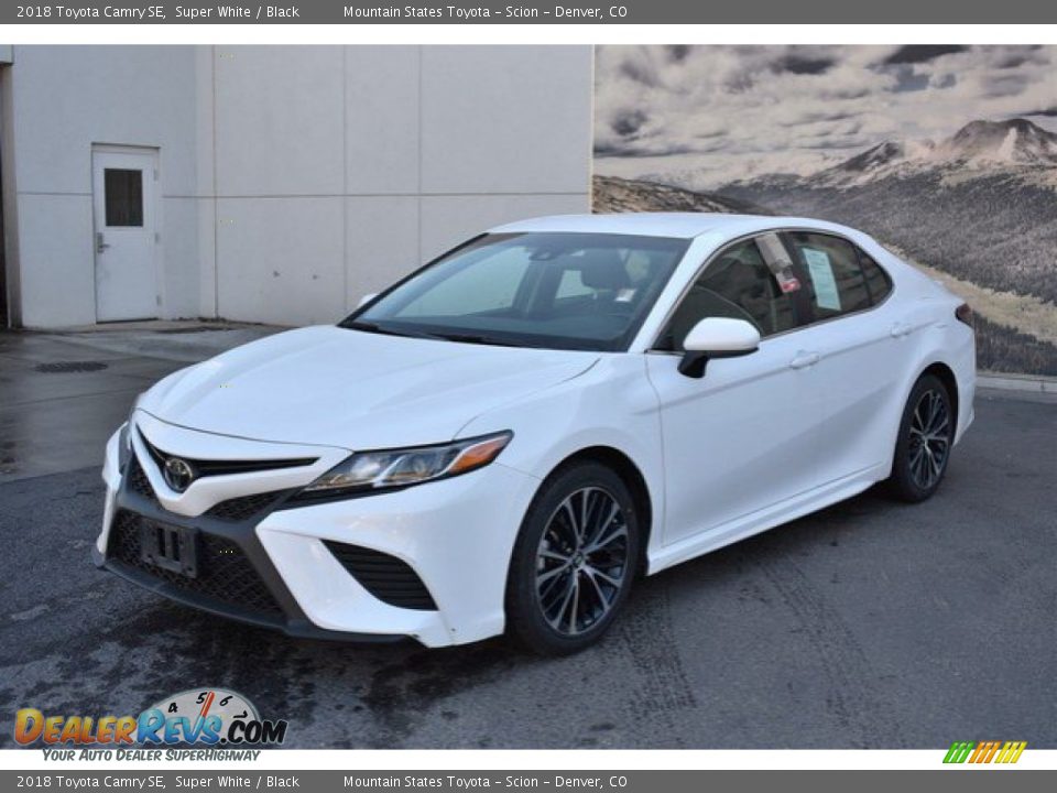 2018 Toyota Camry SE Super White / Black Photo #2