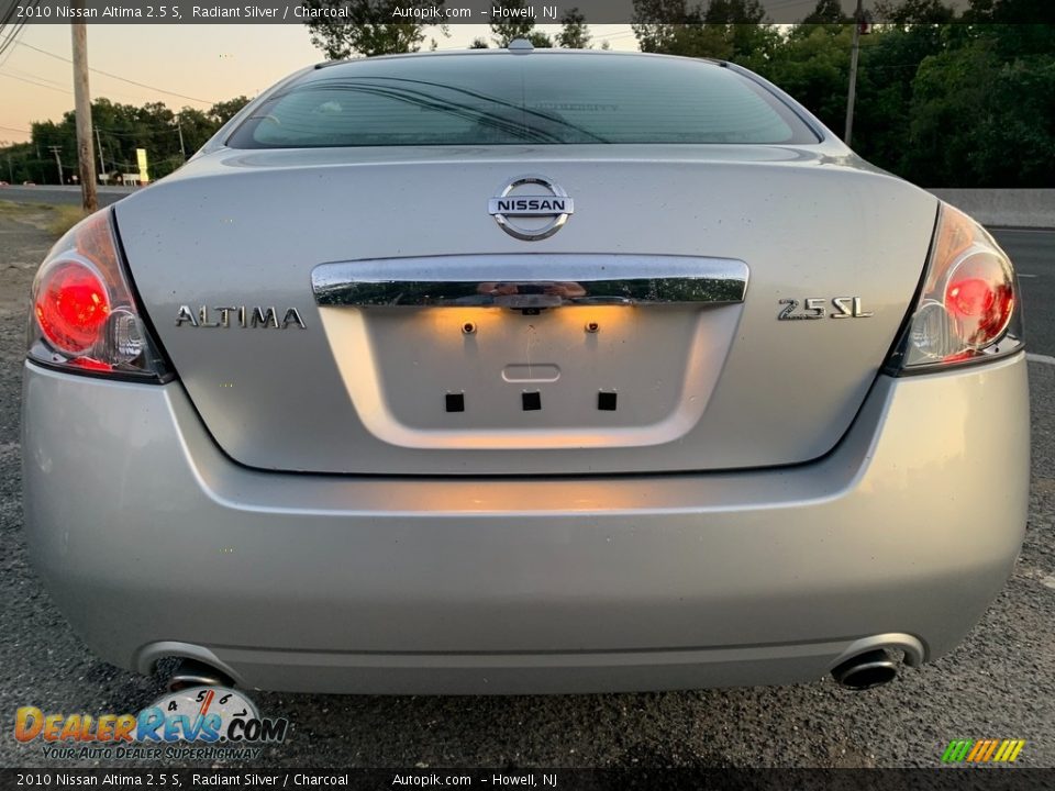 2010 Nissan Altima 2.5 S Radiant Silver / Charcoal Photo #4