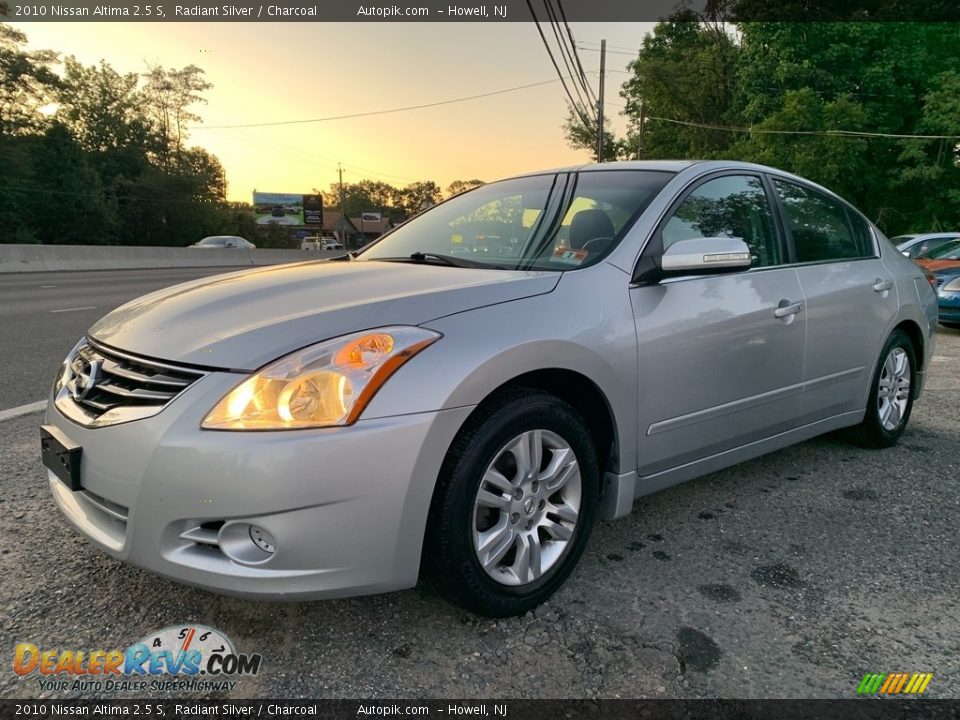 2010 Nissan Altima 2.5 S Radiant Silver / Charcoal Photo #7