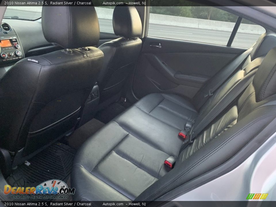 2010 Nissan Altima 2.5 S Radiant Silver / Charcoal Photo #11