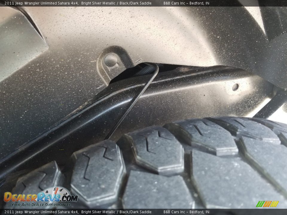 2011 Jeep Wrangler Unlimited Sahara 4x4 Bright Silver Metallic / Black/Dark Saddle Photo #10