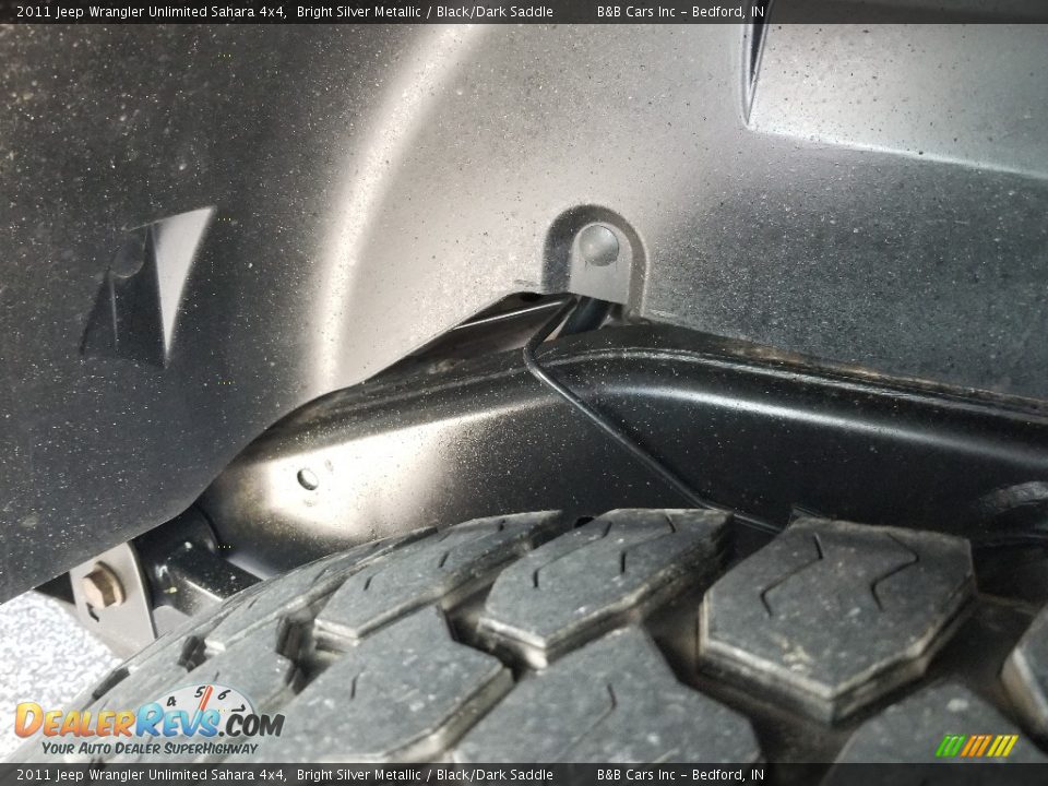 2011 Jeep Wrangler Unlimited Sahara 4x4 Bright Silver Metallic / Black/Dark Saddle Photo #11