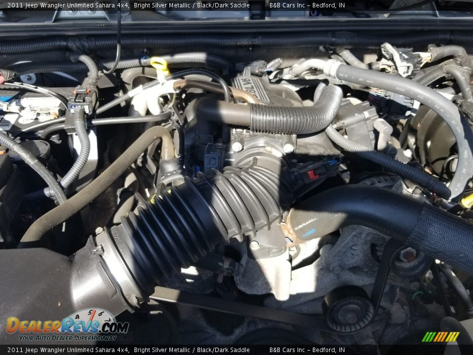 2011 Jeep Wrangler Unlimited Sahara 4x4 Bright Silver Metallic / Black/Dark Saddle Photo #20