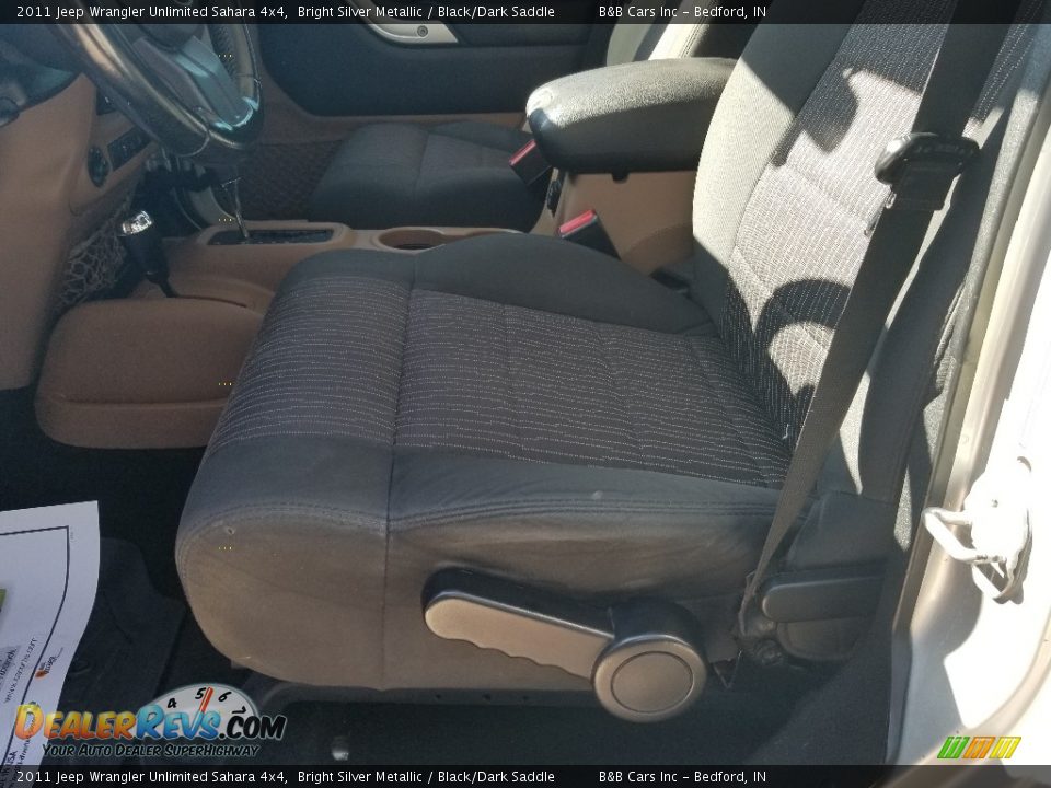 2011 Jeep Wrangler Unlimited Sahara 4x4 Bright Silver Metallic / Black/Dark Saddle Photo #28