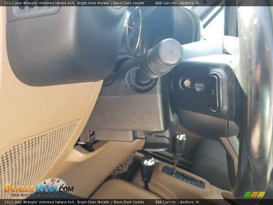 2011 Jeep Wrangler Unlimited Sahara 4x4 Bright Silver Metallic / Black/Dark Saddle Photo #29